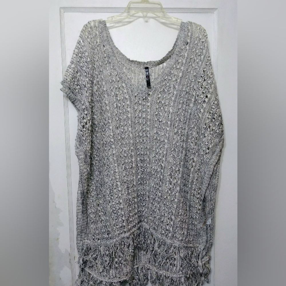Absolutely Creative Worldwide Sweater Poncho Made in USA Medium